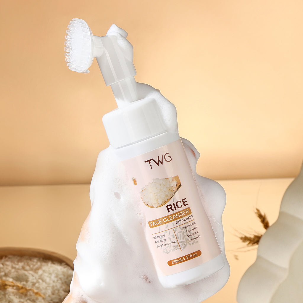 MOUSSE NETTOYANTE A EAU DE RIZ POUR UN VISAGE ÉCLATANT